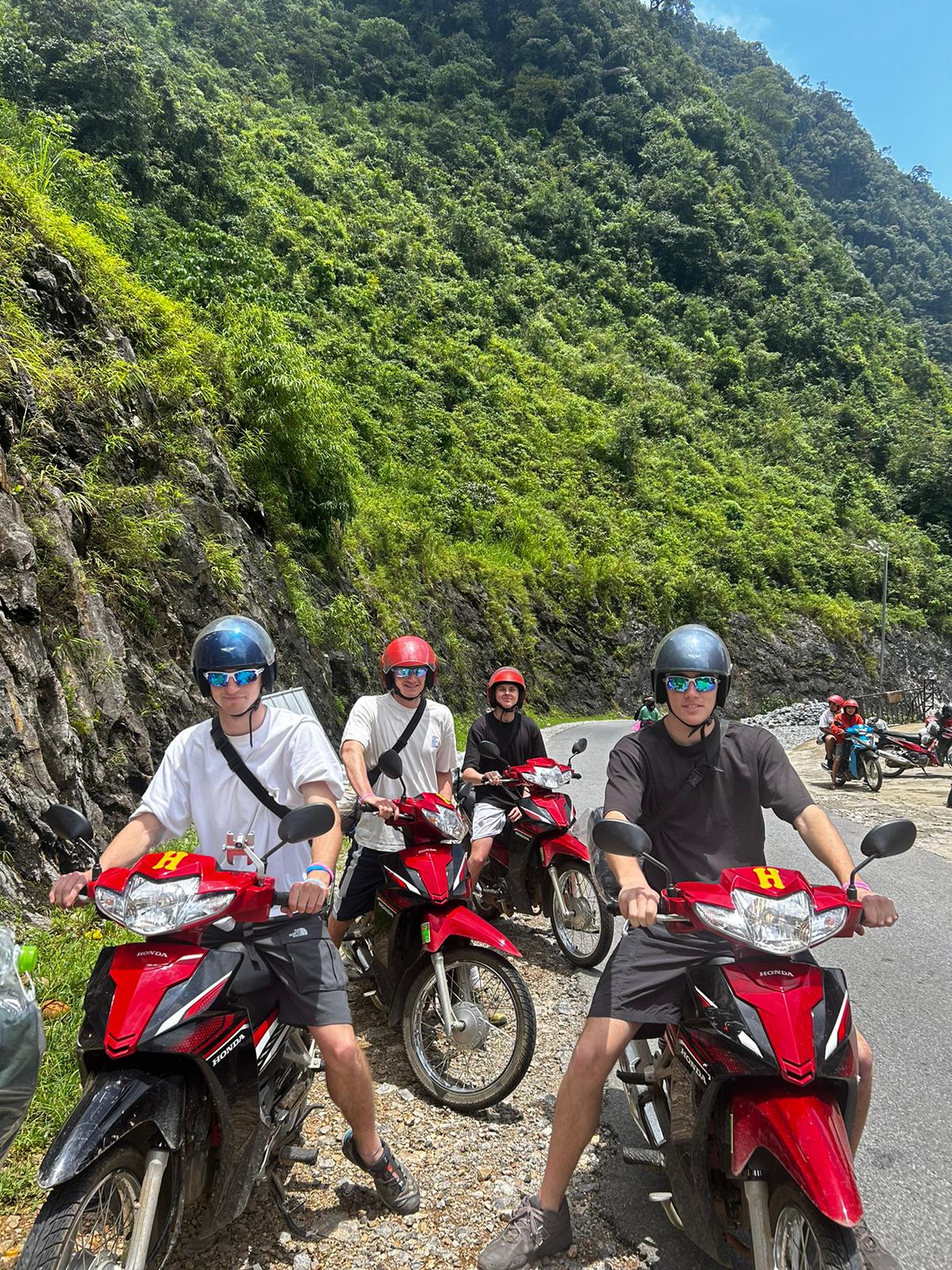 Khám Phá & Phiêu Lưu